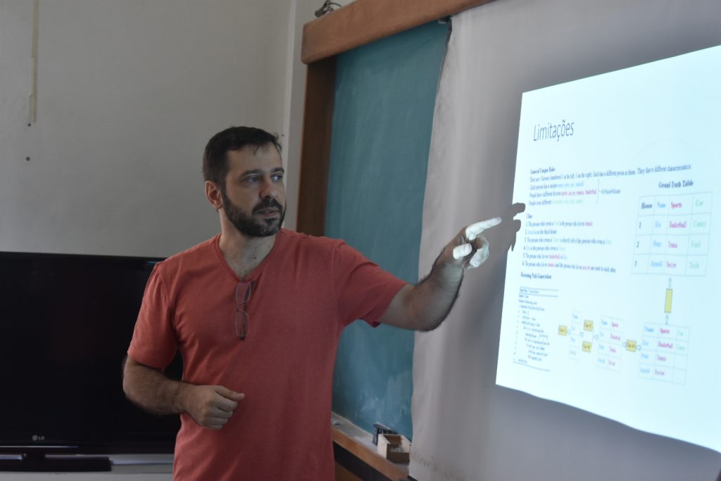 Apresentação do professor Leandro Alvim na Semana Nacional de Ciência e Tecnologia de 2023